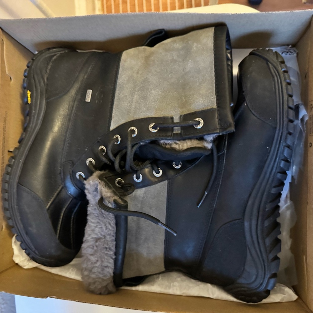 Ugg adirondack boots size 10